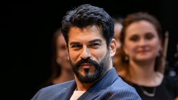 Бурак Озчивит отказался от совместной выставки с Никасом Сафроновым