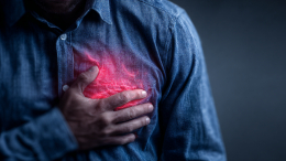 Давит, но не болит: кардиолог назвал главный сигнал организма перед инфарктом