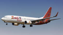 Опасный взлет: кресла в самолете малайзийской авиакомпании оторвались от пола