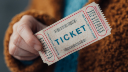 Женщина прислушалась к совету незнакомца и выиграла миллион долларов