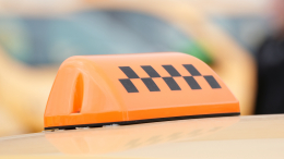 Нормы середины XX века: эксперт указал на устаревшие законы в сфере такси