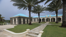 Руководство по эксплуатации секс-рабынь: что еще нашли в тайниках Эпштейна