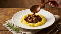 Вкусно, как в советской столовой: простой рецепт вкусного гуляша из говядины