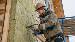 Ледяной пол зимой и парник летом: главные ошибки при утеплении дома
