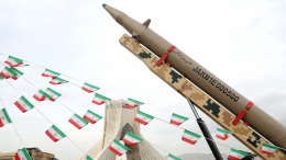 «Бомбы будут падать повсюду»: Трамп пригрозил уничтожить ракеты и флот Ирана