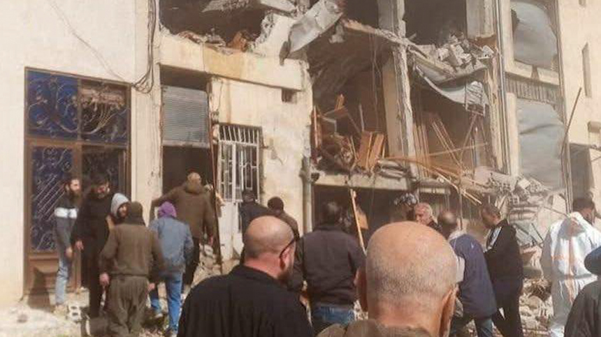 Четыре человека погибли при падении обломков ракеты в Сирии