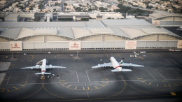 Работу аэропортов Дубая приостановили на неопределенный срок