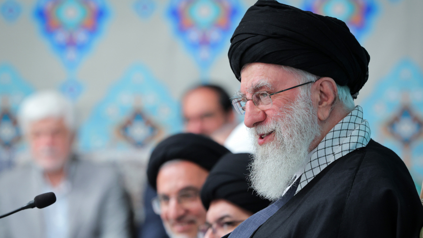 От ученика Хомейни и революционера до верховного лидера Ирана: чем известен Али Хаменеи