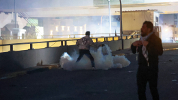 В Багдаде толпа начала штурм посольства США из-за убийства лидера Ирана Хаменеи