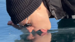 Гастрономический интерес: SHAMAN объяснил, зачем облизал лед Байкала