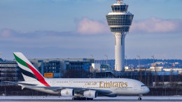 Группа российских туристов вошла в аэропорт Дубая, где для них подготовили рейс