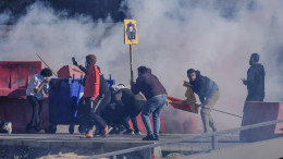 В Багдаде протестующие пытаются прорваться к зданию посольства США