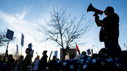 Протесты против агрессии США и Израиля охватили города Ирана