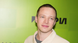 «Общался с чатом GPT»: Городничий о подготовке к роли раненого бойца СВО