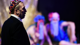 Драматург Николай Коляда в последнем интервью назвал пьесы «золотым дном»