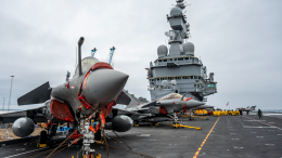 Макрон: Франция направит авианосную группу в Средиземное море