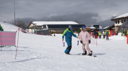 Черный список за урок на склоне: почему горнолыжные курорты штрафуют родителей за обучение детей