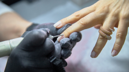 Цены вырастут? В России утвердили ГОСТ для маникюра и педикюра