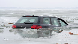 Следуй за пузырьками: как спастись из тонущей в воде машины