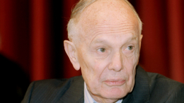 «Осталось только снести мост»: вандалы осквернили бюст академика Патона