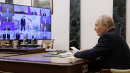 Путин открыл новые школы и детсады в регионах по видеосвязи