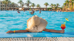 Ракета сбита над Турцией: опасно ли россиянам ехать на отдых и стоит ли сдавать билеты