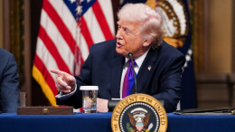 Трамп назвал европейцев сосунками за покупку ветрогенераторов у Китая