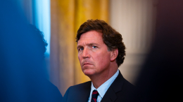 У Такера Карлсона украли сотни тысяч банок со снюсом