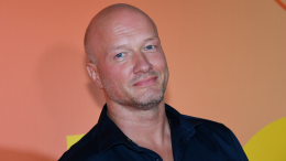 «Разговаривает с телом»: Панфилов доверил грудничка врачу, лечащему наложением рук