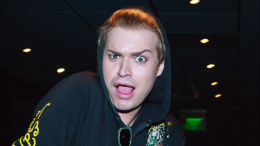 «Теперь я лысый»: Гогену Солнцеву сожгли волосы в салоне красоты