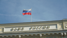 Центробанк продлил на полгода ограничения на снятие иностранной валюты