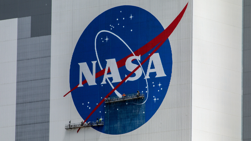 Будет новый кратер? Столкнется ли угрожающий Земле астероид с Луной