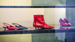 Парадные тапочки и базовые лоферы: какая обувь в моде весной и летом 2026 года