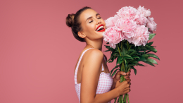 Лучший друг цветов: что добавить в воду, чтобы букет в вазе не завял через день