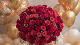 Букет за миллион и муж на день: на что готовы москвички ради идеального 8 Марта
