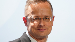 Сийярто высмеял Зеленского, вспомнив номер с «игрой на пианино» гениталиями