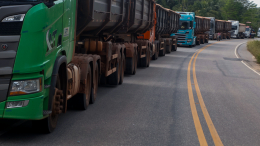 Азербайджан возобновил грузовые перевозки через границу с Ираном