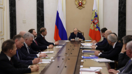 Путин провел совещание по ситуации на мировом рынке нефти и газа