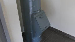 Избавление от вони: как жильцам законно отказаться от мусоропровода