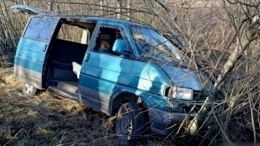 Микроавтобус ТЦК заставили съехать в кювет на Украине