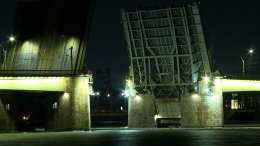 Техническая проверка: в Петербурге развели мосты на Неве