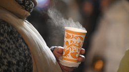 Россиян предупредили о штрафе за стаканчик кофе в общественном транспорте