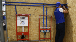 Востребованная профессия: в Москве за полтора месяца обучают слесарей‑сантехников