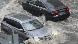 Весенняя угроза: на Урале взрывают лед, в Подмосковье готовятся к паводкам