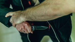 Не менее пяти ножевых: на курсанта института МВД напали в Санкт-Петербурге