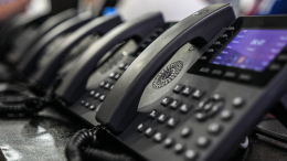 В Кремле для работы используют стационарные телефоны на фоне ограничений связи