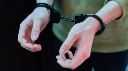 Три месяца вахты и виски: дебошир устроил погром в самолете Москва — Омск