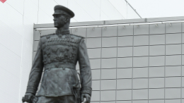 Гендер-пати обернулась уголовным делом: многодетной семье грозит срок за порчу памятника Жукову