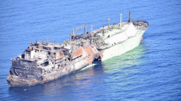 «На борту 100 тысяч кубов газа, а он держится!» — газовоз Arctic Metagaz уцелел после атаки дронов