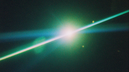 Яркий зеленый луч в небе напугал жителей Турции: что это было